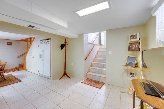 8 No Rose Street, East Providence, RI 02914