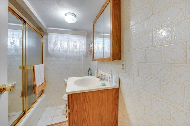 8 No Rose Street, East Providence, RI 02914