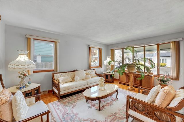 8 No Rose Street, East Providence, RI 02914