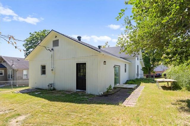 106 S Jeffreys Street, Pleasant Hill, MO 64080