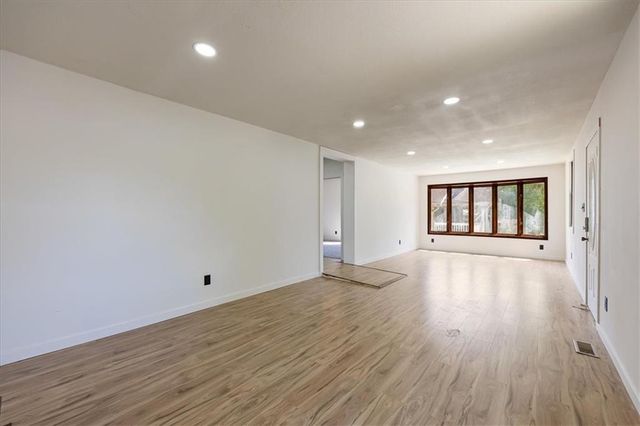 106 S Jeffreys Street, Pleasant Hill, MO 64080