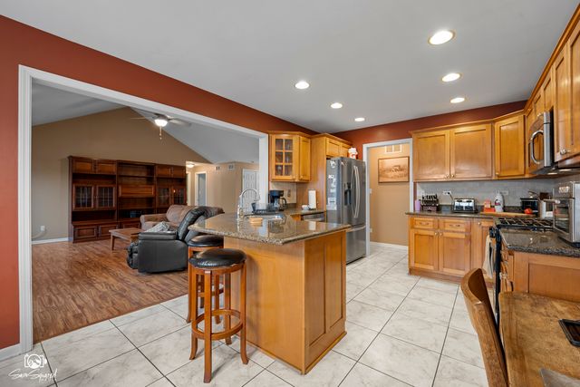 1212 Southcreek Drive, Manteno, IL 60950