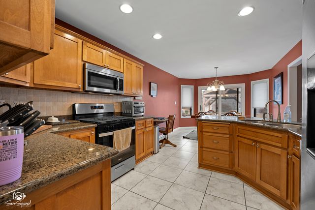 1212 Southcreek Drive, Manteno, IL 60950