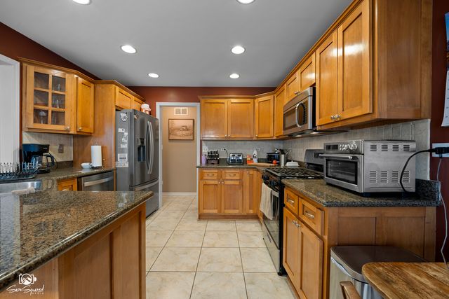 1212 Southcreek Drive, Manteno, IL 60950