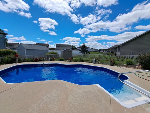 1212 Southcreek Drive, Manteno, IL 60950