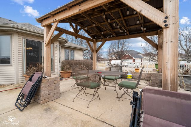 1212 Southcreek Drive, Manteno, IL 60950