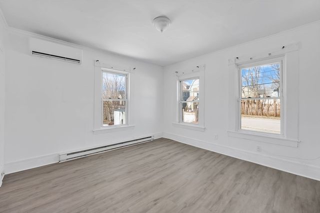 10 Hemlock Ct, Springfield, MA 01105