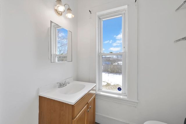 10 Hemlock Ct, Springfield, MA 01105