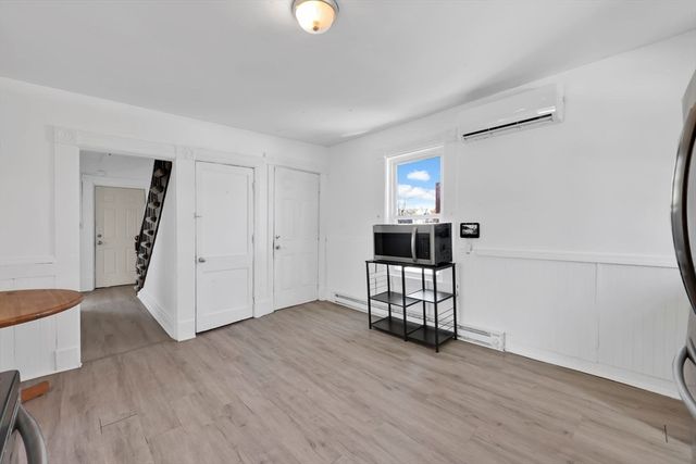 10 Hemlock Ct, Springfield, MA 01105