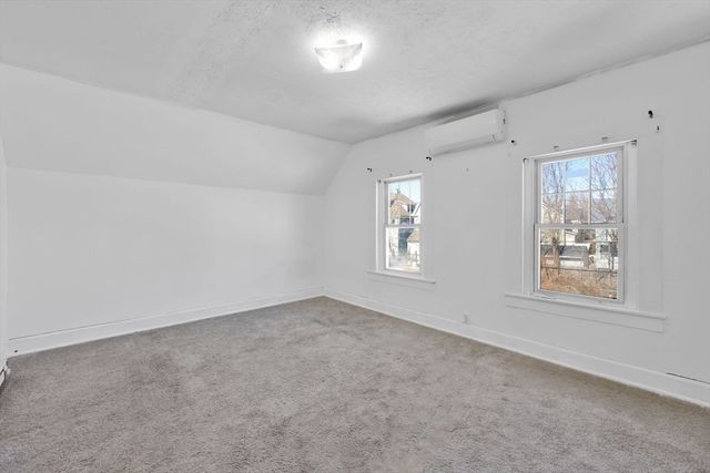 10 Hemlock Ct, Springfield, MA 01105