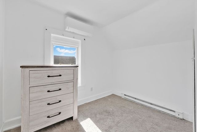 10 Hemlock Ct, Springfield, MA 01105