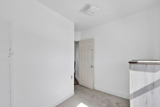 10 Hemlock Ct, Springfield, MA 01105