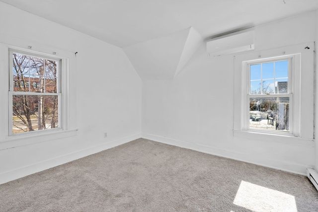 10 Hemlock Ct, Springfield, MA 01105