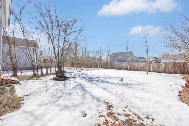 10 Hemlock Ct, Springfield, MA 01105