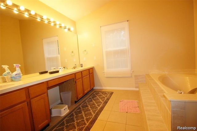 193 Saxon Court, Rochester Hills, MI 48307