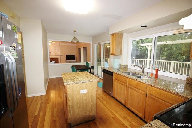 193 Saxon Court, Rochester Hills, MI 48307