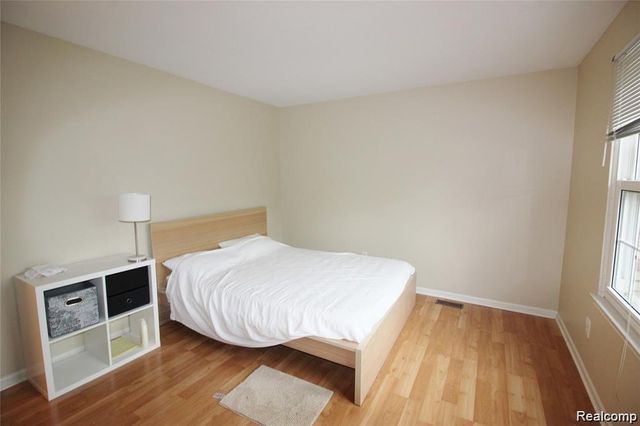193 Saxon Court, Rochester Hills, MI 48307