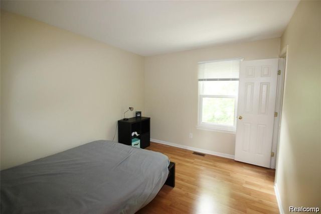 193 Saxon Court, Rochester Hills, MI 48307
