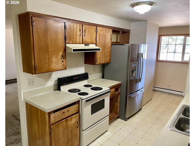1680 W QUINALT St, Springfield, OR 97477