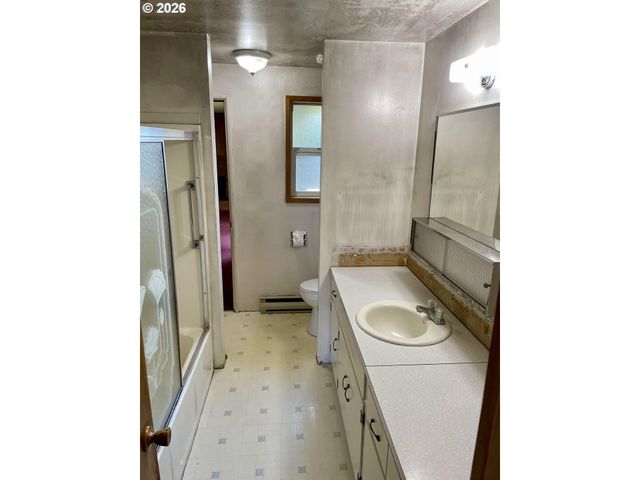 1680 W QUINALT St, Springfield, OR 97477