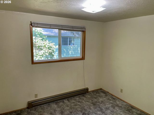 1680 W QUINALT St, Springfield, OR 97477