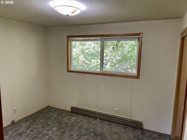 1680 W QUINALT St, Springfield, OR 97477