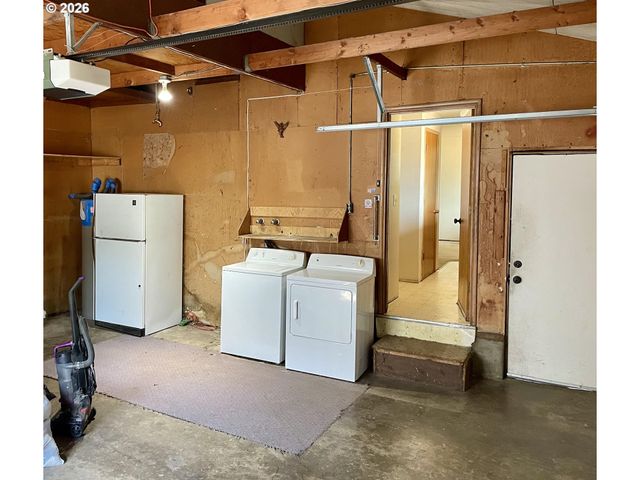 1680 W QUINALT St, Springfield, OR 97477
