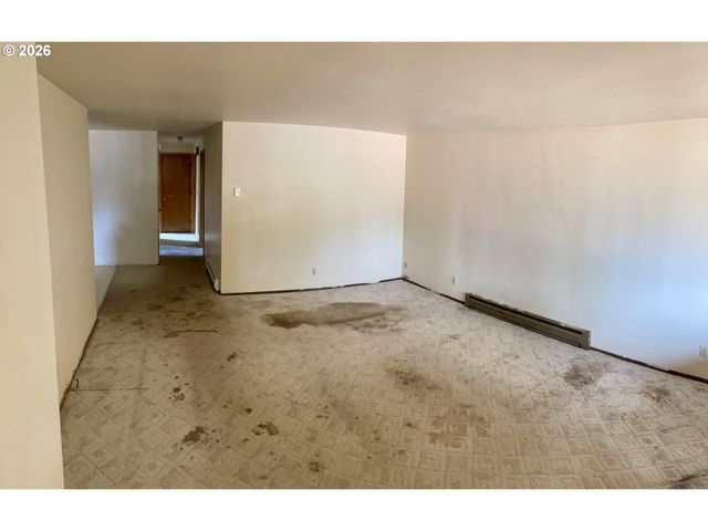 1680 W QUINALT St, Springfield, OR 97477
