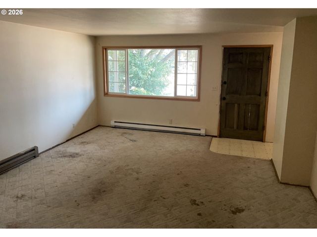 1680 W QUINALT St, Springfield, OR 97477
