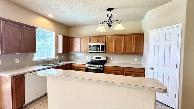 11011 Northam Drive, Tomball, TX 77375