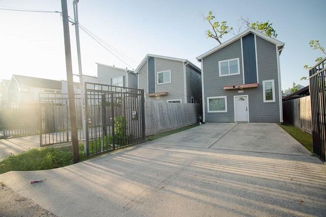 119 E 32nd Street A, Houston, TX 77018