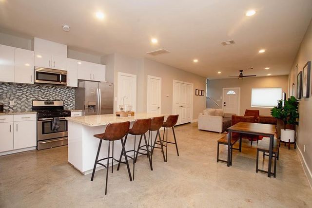 119 E 32nd Street A, Houston, TX 77018