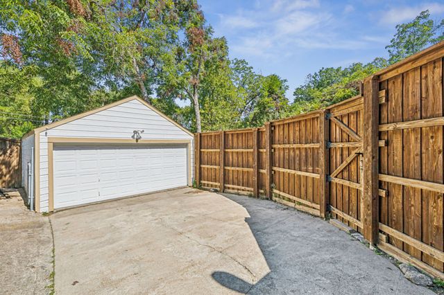 7011 Lindsley Avenue, Dallas, TX 75223