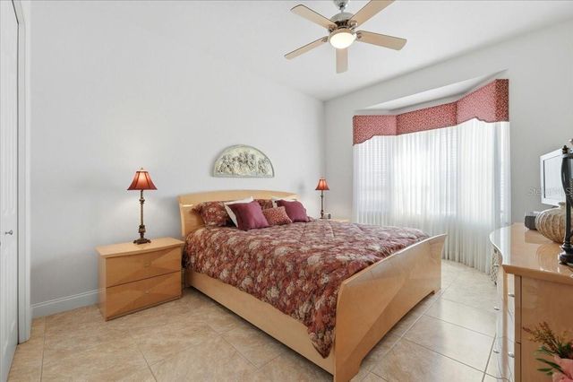 352 MEANDERING WAY, Polk City, FL 33868