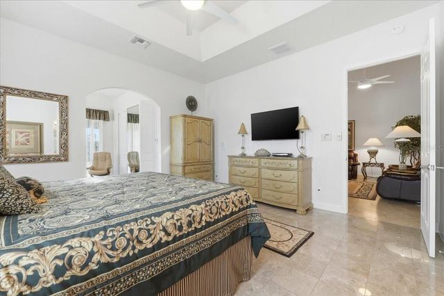 352 MEANDERING WAY, Polk City, FL 33868