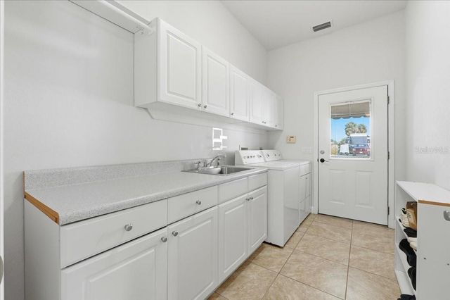 352 MEANDERING WAY, Polk City, FL 33868