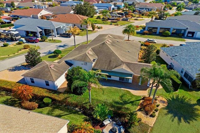 352 MEANDERING WAY, Polk City, FL 33868