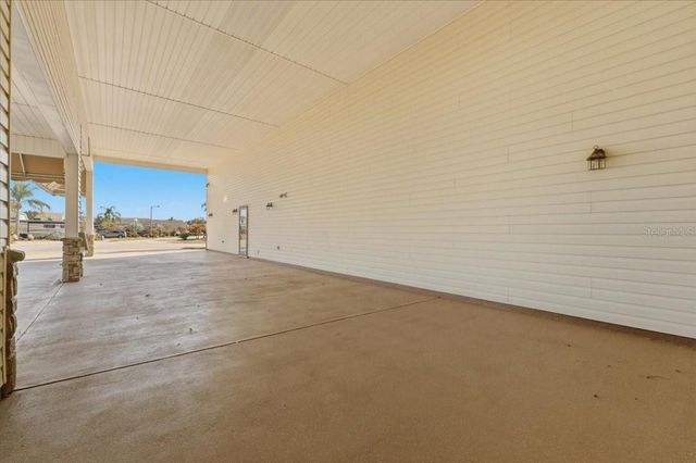 352 MEANDERING WAY, Polk City, FL 33868