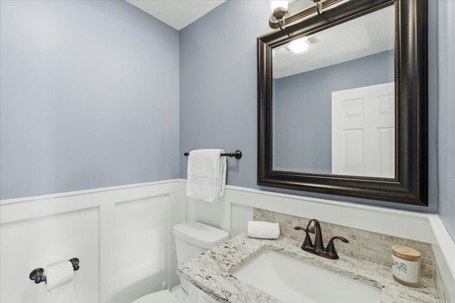 15 Shoal Creek Road, Hudson, NH 03051