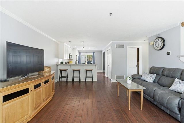 15 Shoal Creek Road, Hudson, NH 03051