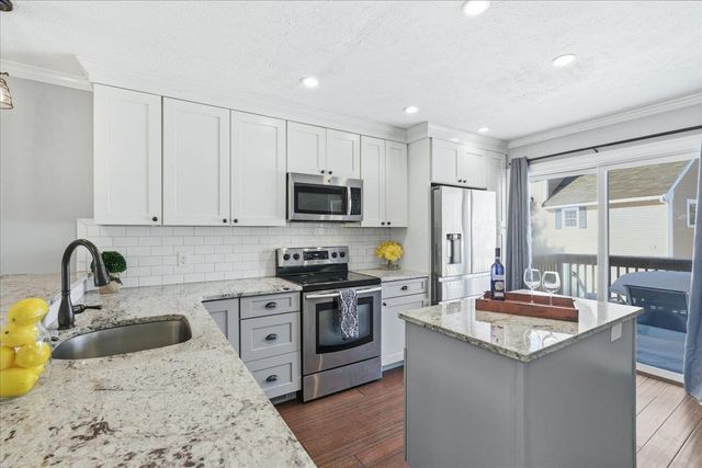 15 Shoal Creek Road, Hudson, NH 03051