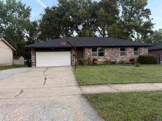 4130 SW 33rd TER, Topeka, KS 66614