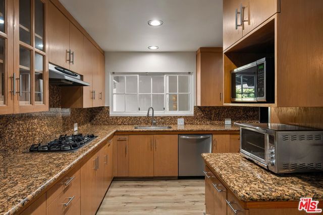 2068 N Beverly Drive, Beverly Hills, CA 90210