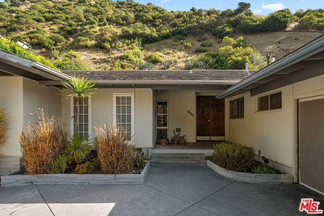 2068 N Beverly Drive, Beverly Hills, CA 90210