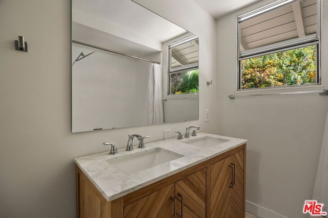 2068 N Beverly Drive, Beverly Hills, CA 90210