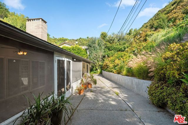 2068 N Beverly Drive, Beverly Hills, CA 90210