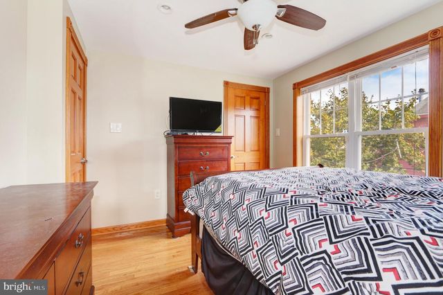 208 E MAPLE AVE, Wildwood, NJ 08260