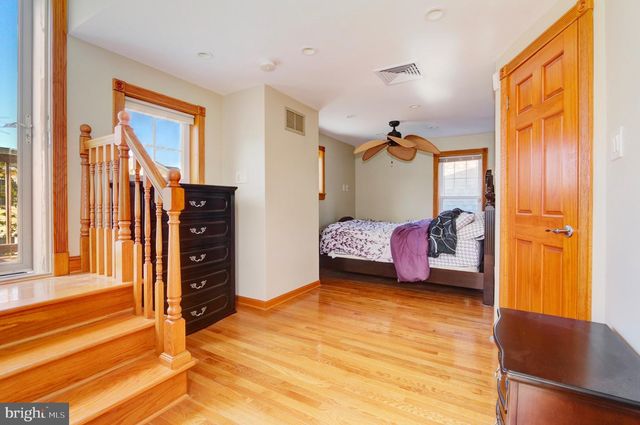 208 E MAPLE AVE, Wildwood, NJ 08260