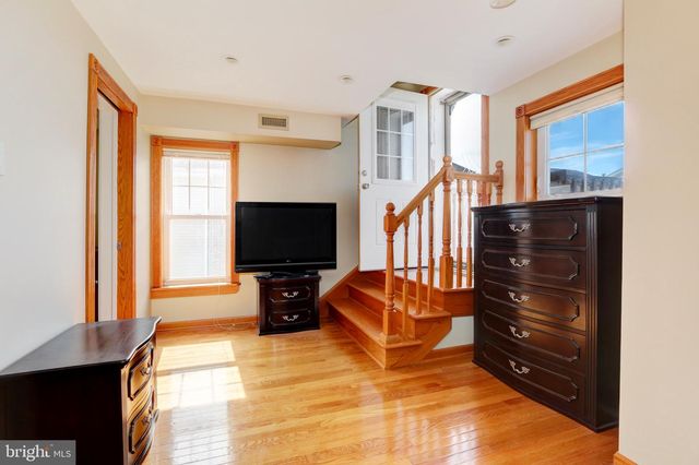 208 E MAPLE AVE, Wildwood, NJ 08260