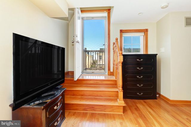 208 E MAPLE AVE, Wildwood, NJ 08260